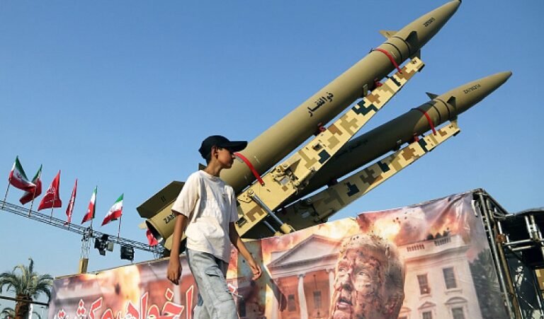 مصدر أميركي يرجح استئناف القتال قبل الانتخابات النصفية… إصابات في هجوم على ناقلة قبالة قطر