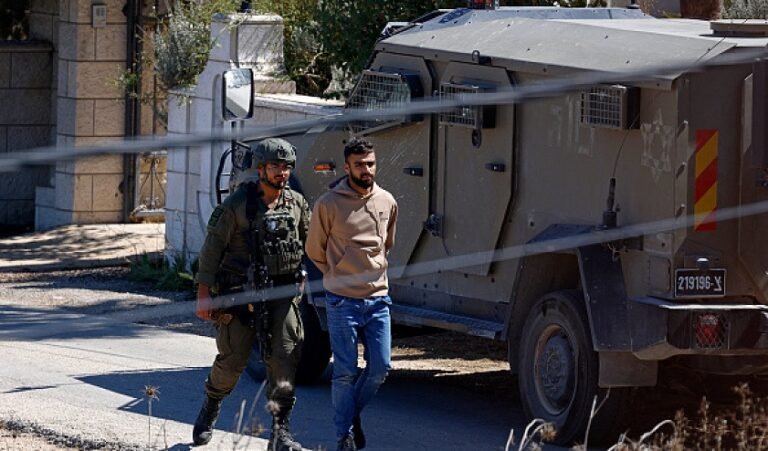 اقتحامات واعتقالات في مناطق متفرقة بالضفة