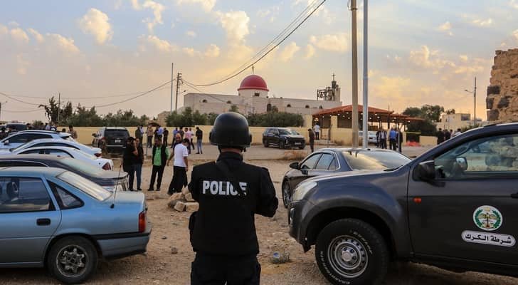 خبير أمني… الهجوم على الكنيسة في الكرك تقف وراءه جماعات تكفيرية لضرب النسيج الوطني الأردني