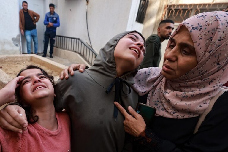 ارتفاع حصيلة شهداء العدوان على غزة إلى 74,040 شهيدا و175,168 إصابة