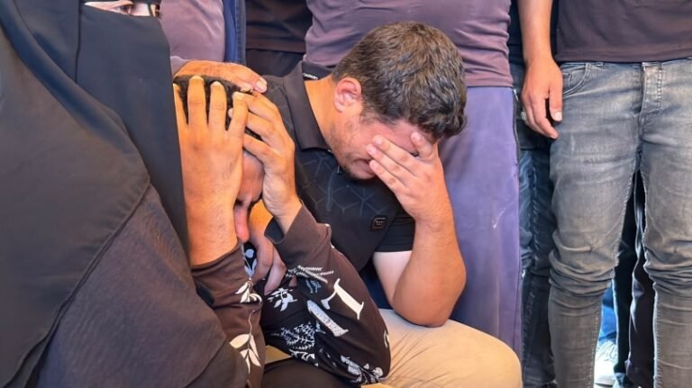 شهيدان أحدهما طفلة ومصابون في قصف الاحتلال جنوب دير البلح